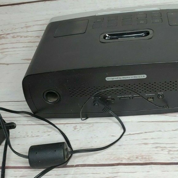 iHome Model Ip90 am/FM alarm Clock Radio - Picture 5 of 11